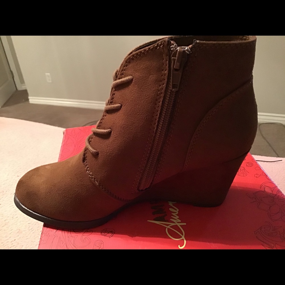 NIB American Rag suede ankle bootie